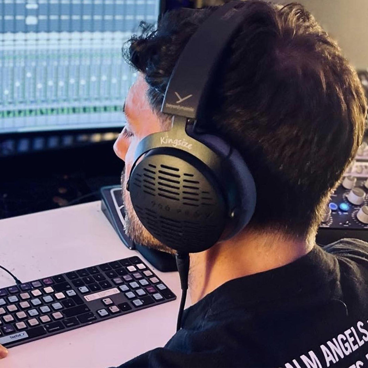 Pro Tools Tastaturaufkleber im Studio von Yunus Kingsize Cimen für PC/MAC mit deutschen Shortcuts/Tastaturbefehlen/Tastaturkürzeln | TasTutor